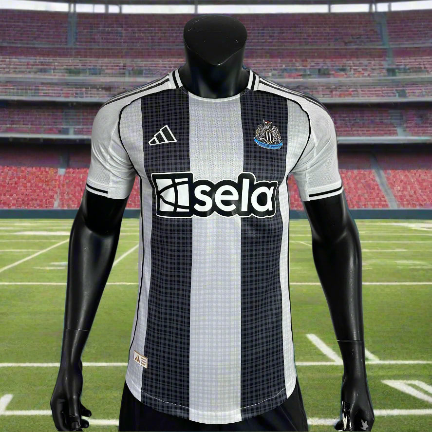 MAILLOT NEW CASTLE DOMICILE 2025-2026