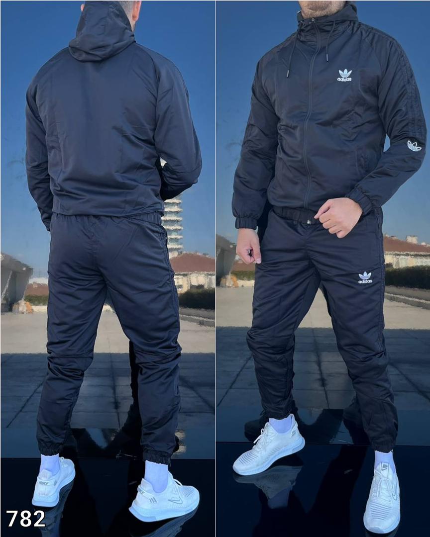 ملابس أديداس الرياضية