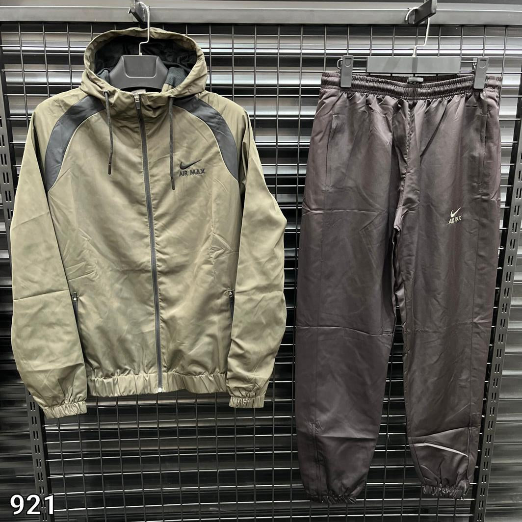 ملابس نايكي الرياضية