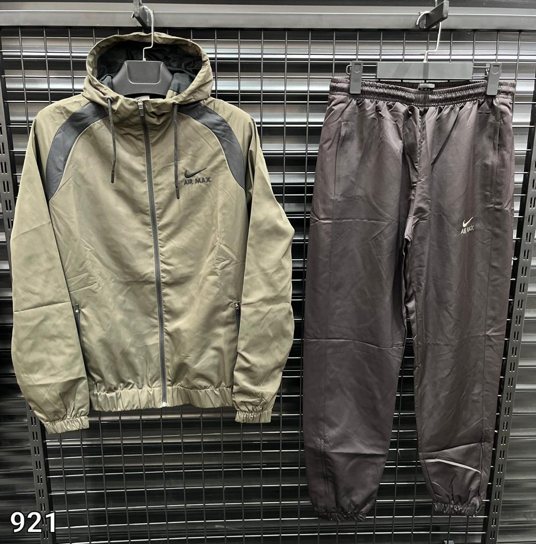 ملابس نايكي الرياضية