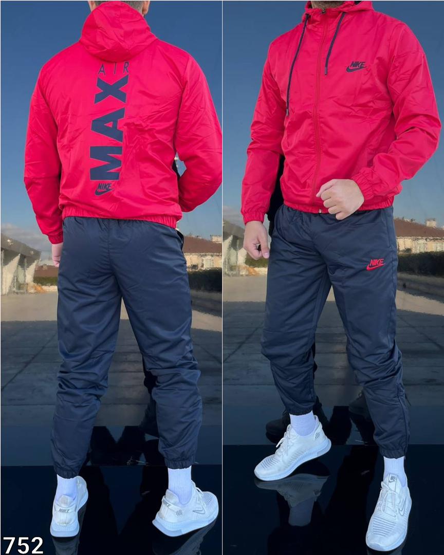 ملابس نايكي الرياضية