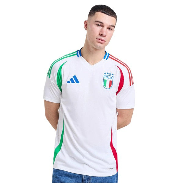 إيطاليا بعيدا عن جيرسي 2024